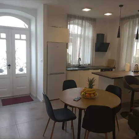 Konukevi Marjan & 3*