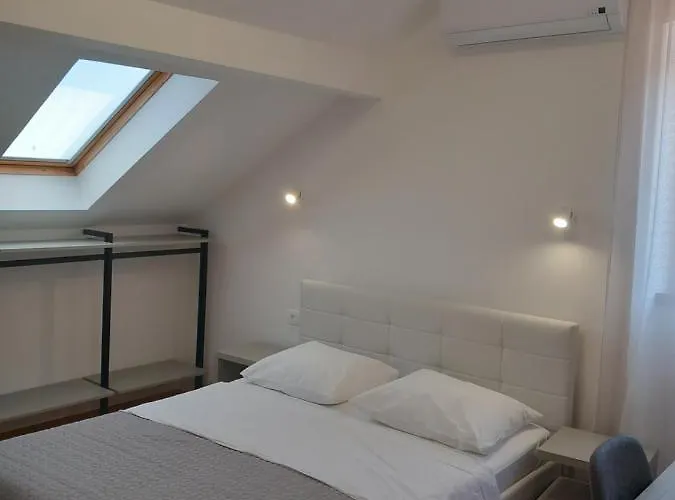 Casa de hóspedes Marjan & 3*