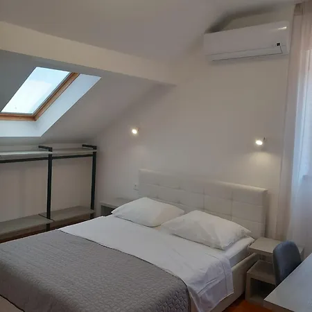 Casa de hóspedes Marjan & 3*